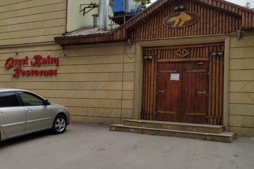 Bakıda karantini pozan restoranın icarədarı və müştəriləri cərimələndi - FOTO