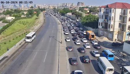 Bakının bir sıra yollarında nəqliyyat vasitələrinin sıxlığı yaranıb