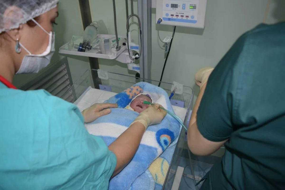 Tədris Cərrahiyyə Klinikasında hamiləykən ürəyinə mexaniki klapan yerləşdirilən qadın ana olub