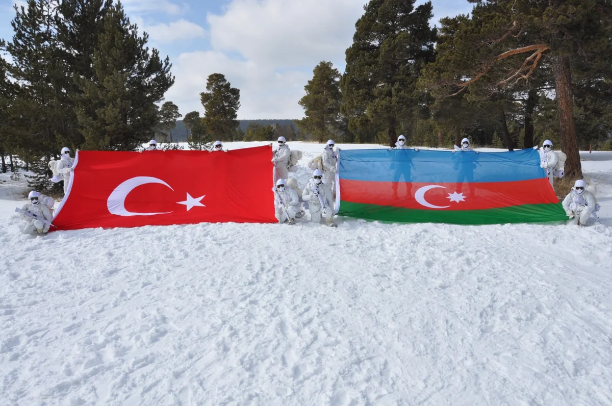 Azerbaijani, Turkish military personnel conduct joint training