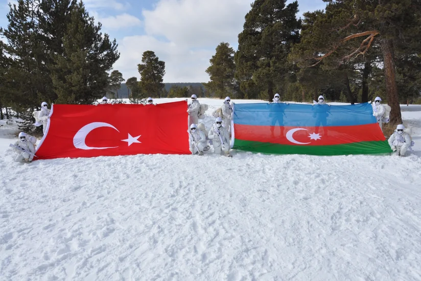 Azerbaijani, Turkish military personnel conduct joint training
