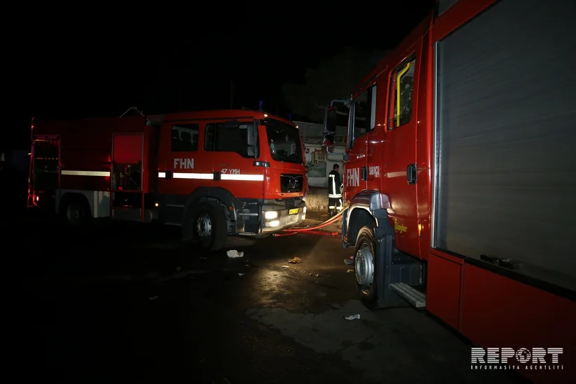 В жилом доме в Баку произошел пожар, жильцы эвакуированы