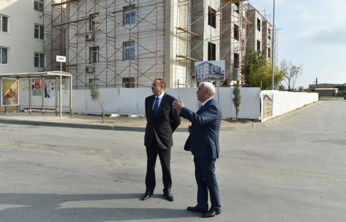 Prezident İlham Əliyev Pirallahı qəsəbəsində aparılan abadlıq-quruculuq işləri ilə tanış olub