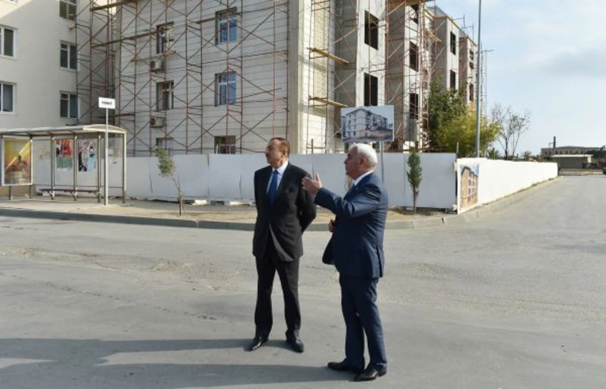 Prezident İlham Əliyev Pirallahı qəsəbəsində aparılan abadlıq-quruculuq işləri ilə tanış olub
