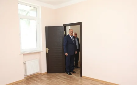 Yanan binanın sakinlərinin yerləşdiriləcəyi ünvanlar açıqlanıb