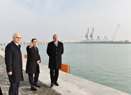 Prezident Bakı Beynəlxalq Dəniz Ticarət Limanı kompleksində RO-RO terminalının açılışında iştirak edib - ƏLAVƏ OLUNUB