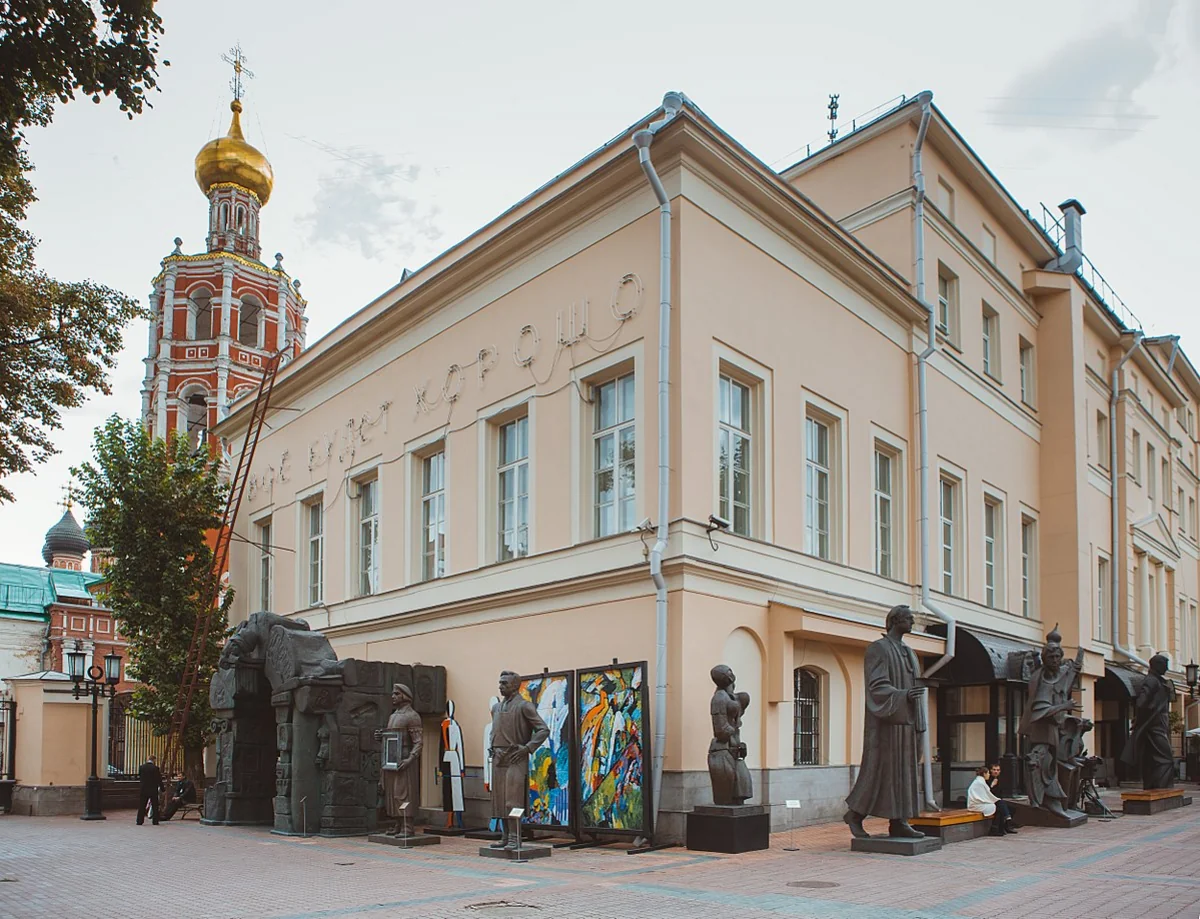 Азербайджан примет участие в выставке дипломатов Краски мира