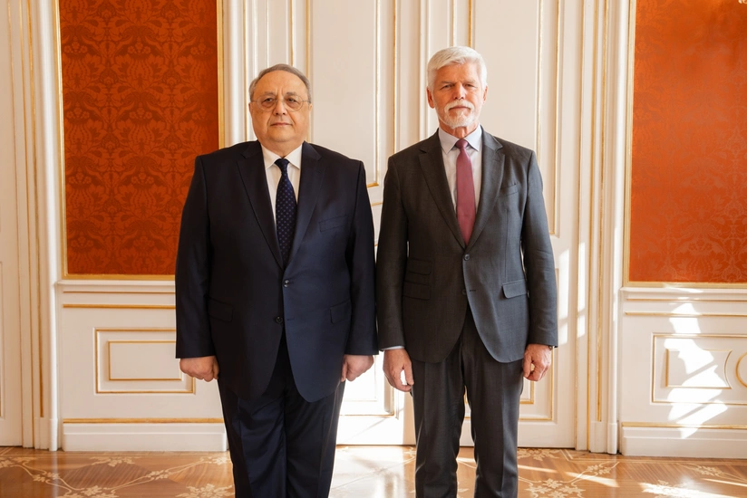 Yaşar Əliyev etimadnaməsini Çexiya Prezidentinə təqdim edib