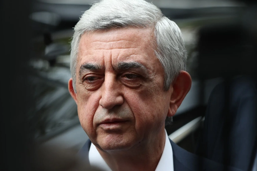 Serj Sarqsyan: “Ermənistan ordusu dərəyə yuvarlanıb”