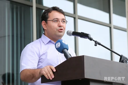 SOCAR President awards BTEC students the certificates for scholarships