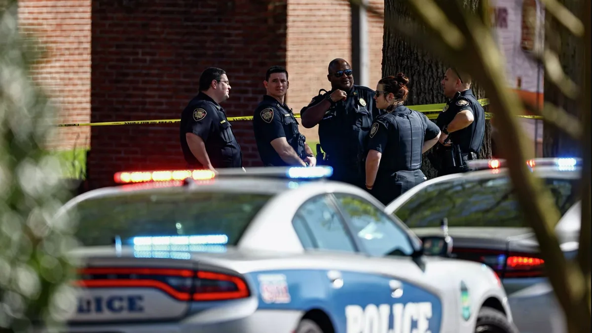 ABŞ-da universitet yaxınlığında atışma olub, 5 nəfər yaralanıb