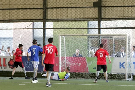 Protezlə təmin edilən qazilər futbol oynayıb