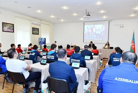 Fərid Qayıbov medal qazanmış idmançılarla görüşüb