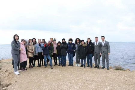 Məktəblilərə Abşeron Milli Parkında açıq dərs keçirilib
