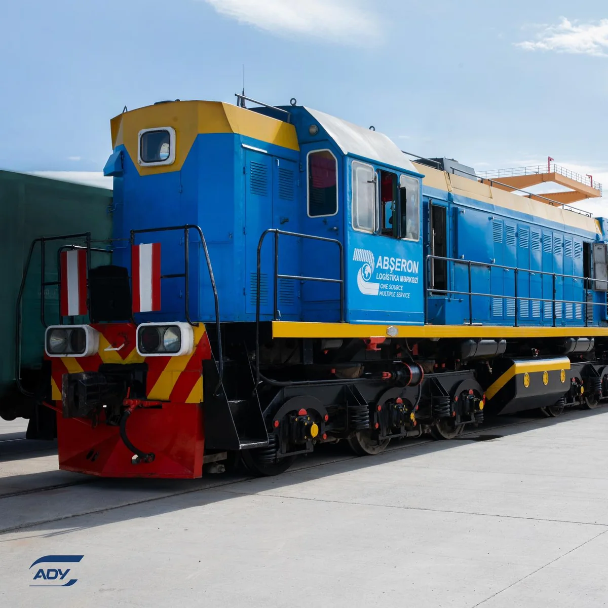 BTQ dəmir yolunun genişləndirilməsindən sonra ilk yük qatarı yola salınıb