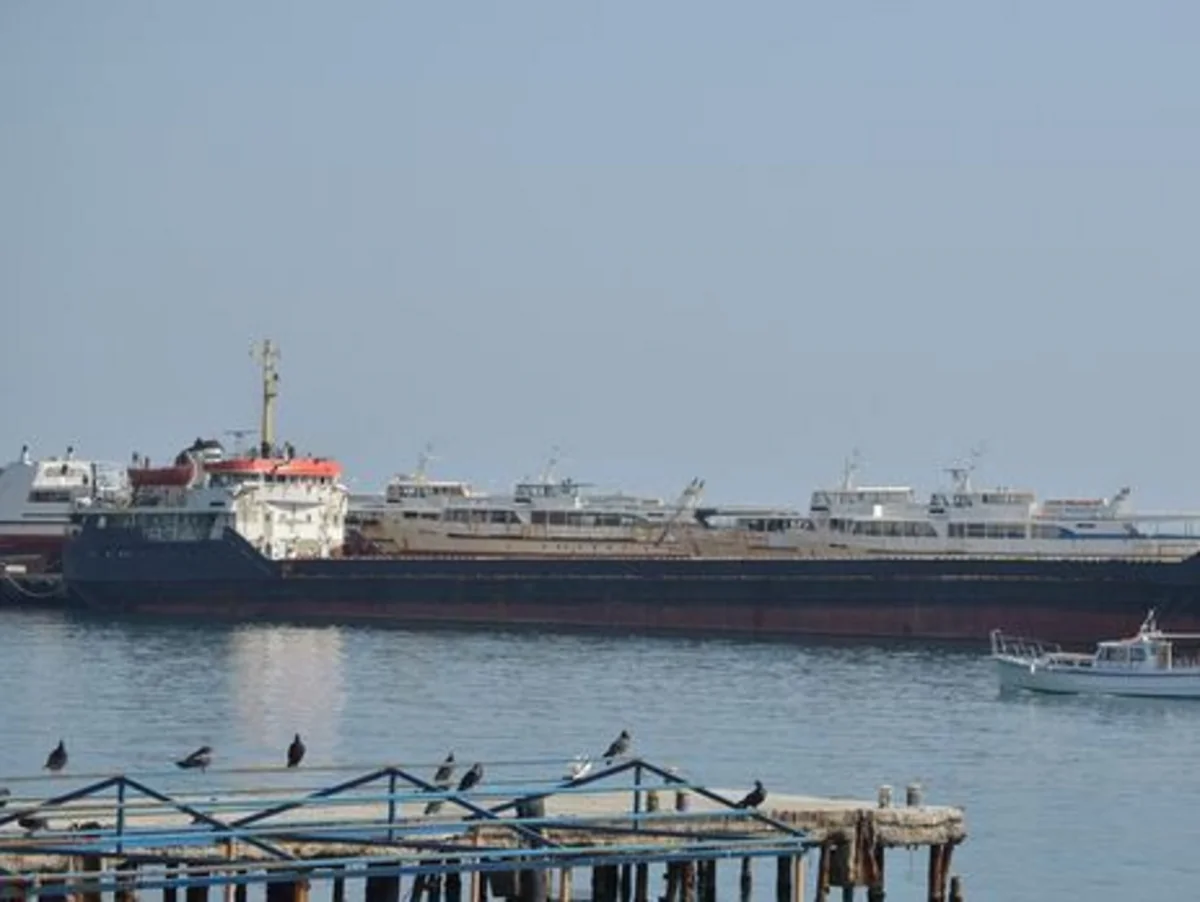 Dry cargo ship with Azerbaijani citizen on board rescued in Azov