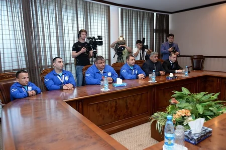 Azər Əliyev pauerliftinq üzrə paralimpiya milli komandasının üzvləri ilə görüşüb