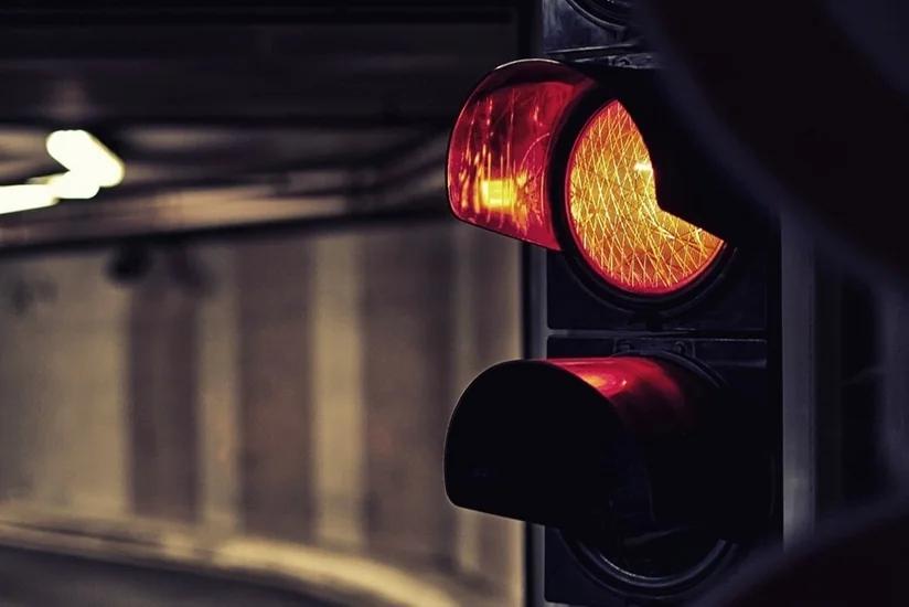 Bakıda avtomobil piyadanı vurdu