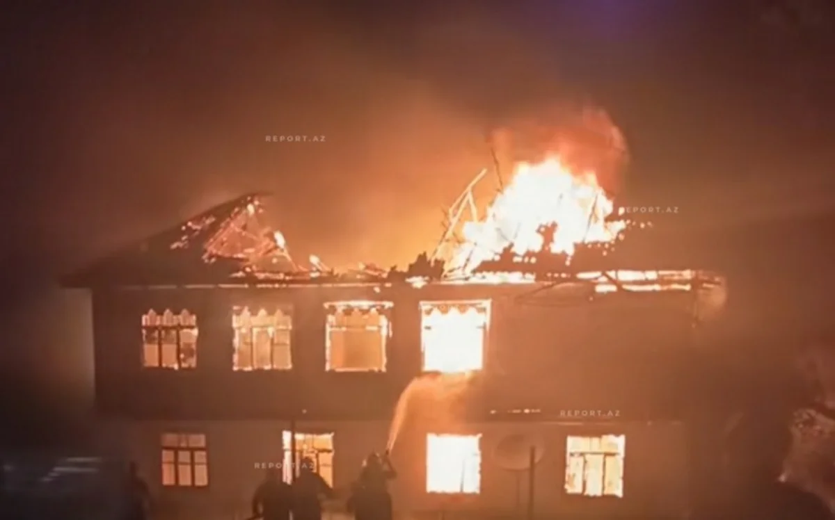 Bakıda 4 otaqlı ev tamamilə yanıb