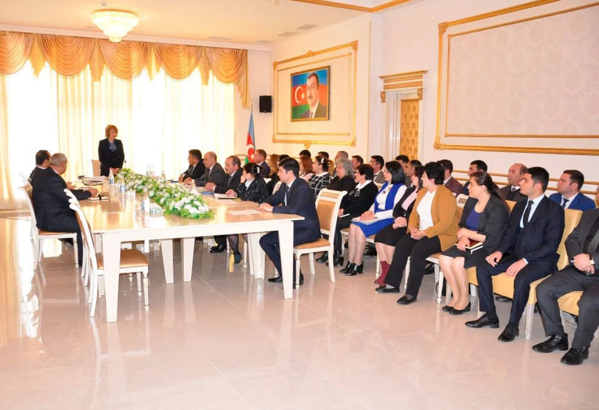 Təhsil nazirinin müavini məktəb direktorları ilə görüşüb