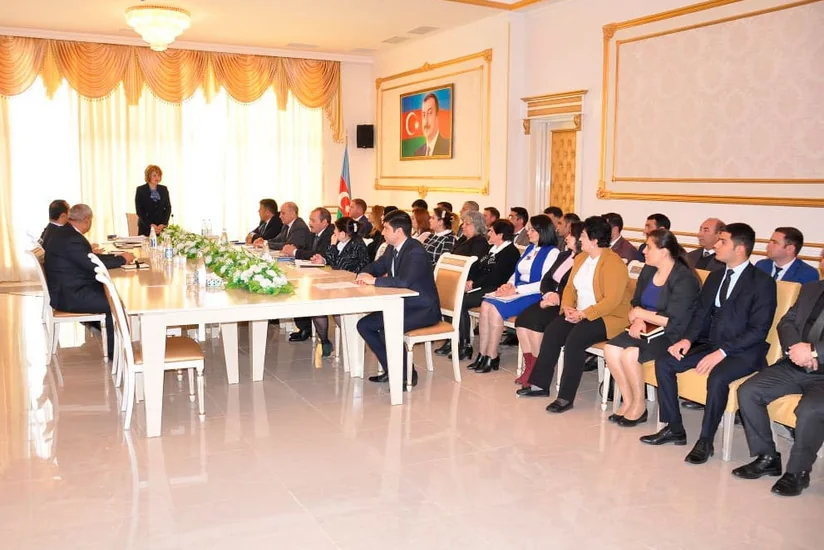 Təhsil nazirinin müavini məktəb direktorları ilə görüşüb