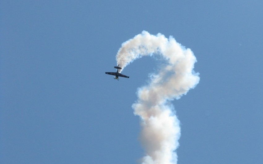 ABŞ-da aviaşou zamanı təyyarə qəzaya uğrayıb, pilot ölüb ABŞ-da aviaşou zamanı təyyarə qəzaya uğrayıb, pilot ölüb