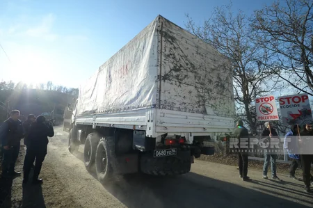 5 more security vehicles of Russian peacekeepers pass freely along Khankandi-Lachin road