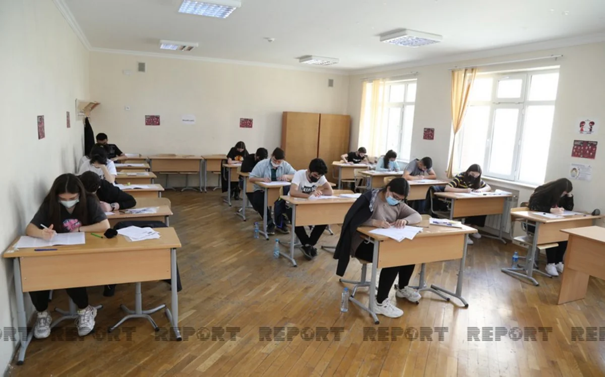 Buraxılış imtahanı keçirilib, 4 şagird, 1 nəzarətçidə telefon aşkarlanıb