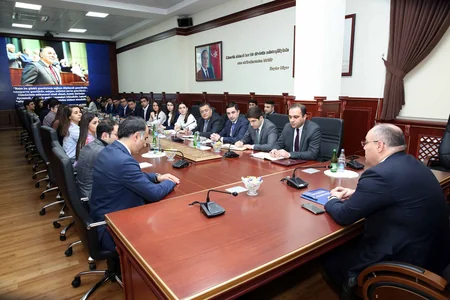Dövlət Gömrük Komitəsinin sədri gənc liderlərlə görüşüb