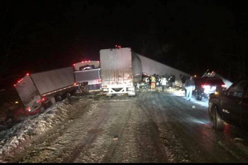 Kanadada avtobus qəzaya uğrayıb, 40 nəfər xəsarət alıb