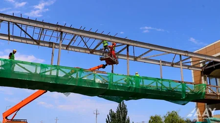 Binəqədidə yerüstü piyada keçidində təmir-bərpa işləri aparılır