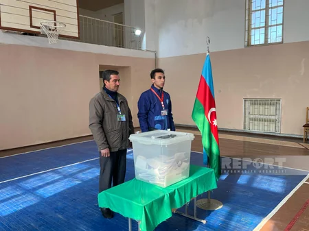 Tələbə-gənclər prezident seçkilərini müşahidə edirlər