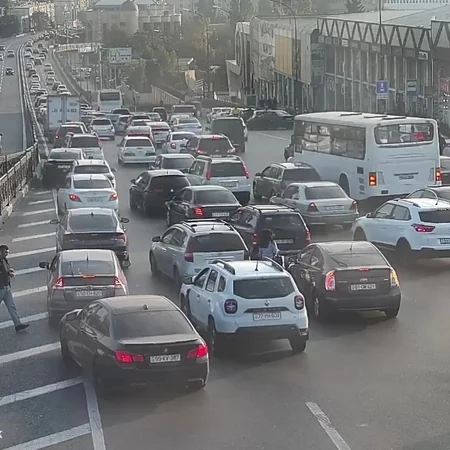 Bakının bir çox yollarında nəqliyyatın sıxlığı müşahidə edilir - SİYAHI