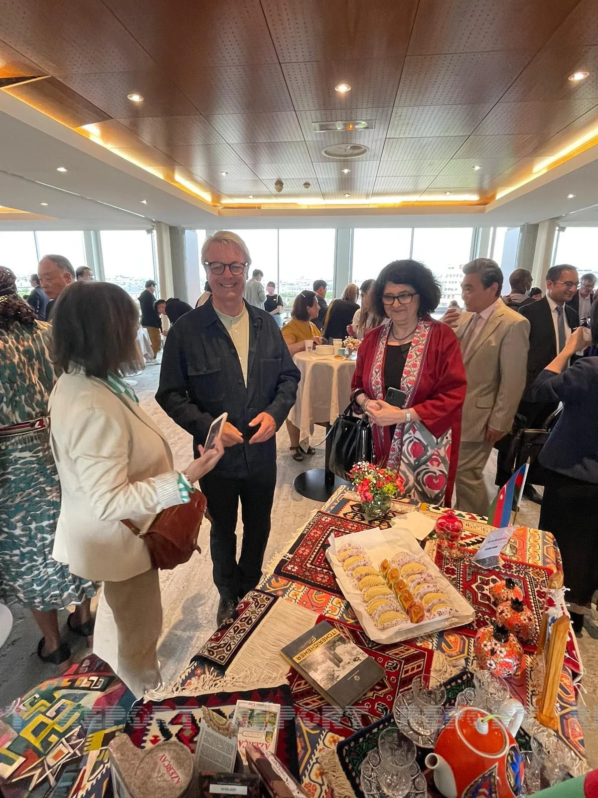 Charles de Gaulle's grandnephew visits Azerbaijani stand in Paris