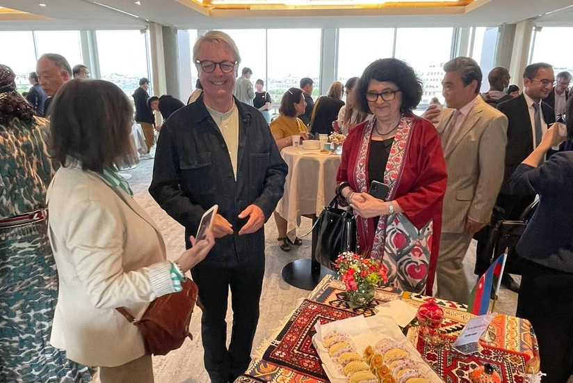 Charles de Gaulle's grandnephew visits Azerbaijani stand in Paris