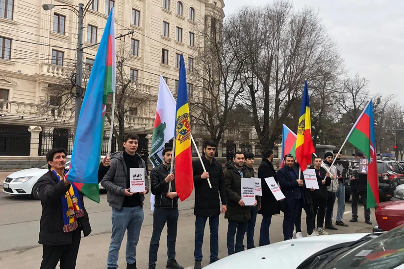 Moldovada yaşayan azərbaycanlılar Xocalı soyqırımı ilə əlaqədar piket keçiriblər