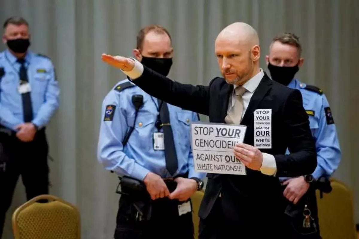 Terrorçu Breyvik hüquqlarını pozduğuna görə Norveçi məhkəməyə verir