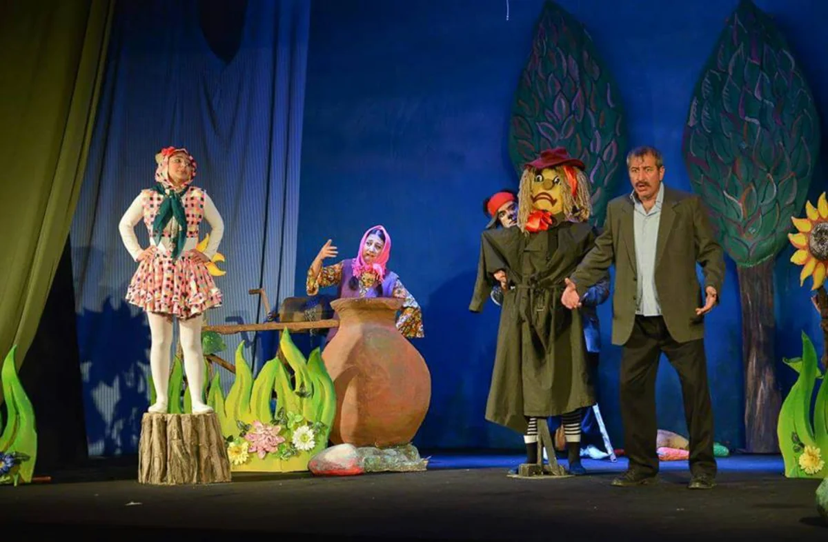 Gənc Tamaşaçılar Teatrının yaradıcı heyəti qastrol səfərindən qayıdıb