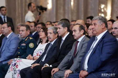 Bakıda Heydər Əliyevin siyasi hakimiyyətə gəlişinin 50 illiyinə həsr olunan tədbir keçirilir - YENİLƏNİB