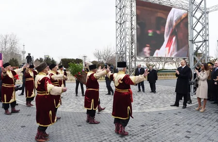 Prezident İlham Əliyev Novruz bayramı münasibətilə ümumxalq şənliyində iştirak edib