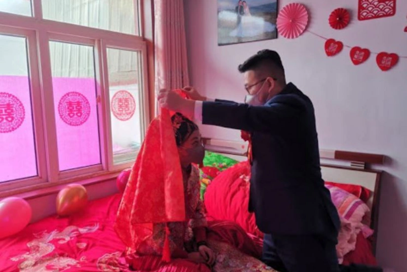 Koronaviruslu Çində qeyri-adi toy - FOTO