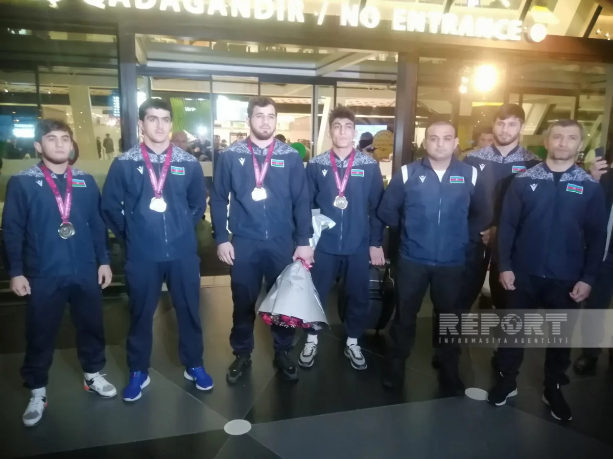 Avropa çempionatında 4 medal qazanan yunan-Roma güləşçiləri Vətənə qayıdıblar