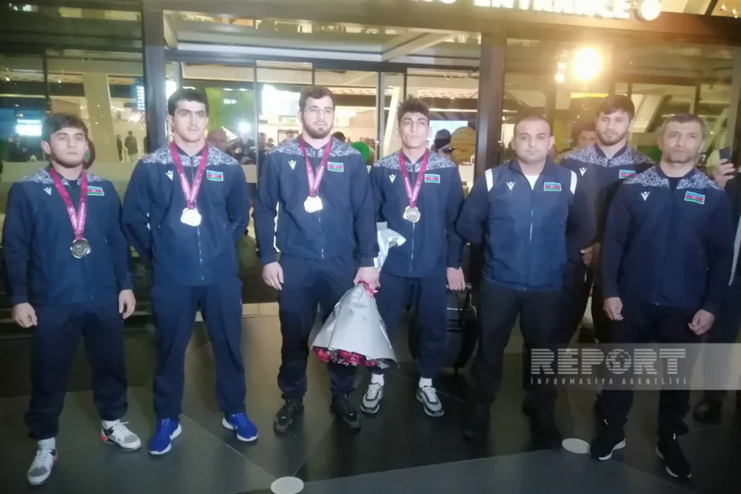 Avropa çempionatında 4 medal qazanan yunan-Roma güləşçiləri Vətənə qayıdıblar