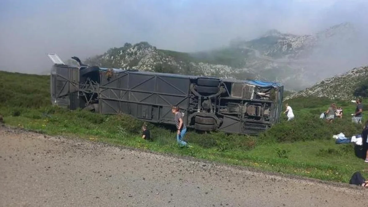 В Испании более 40 человек пострадали при аварии с автобусом