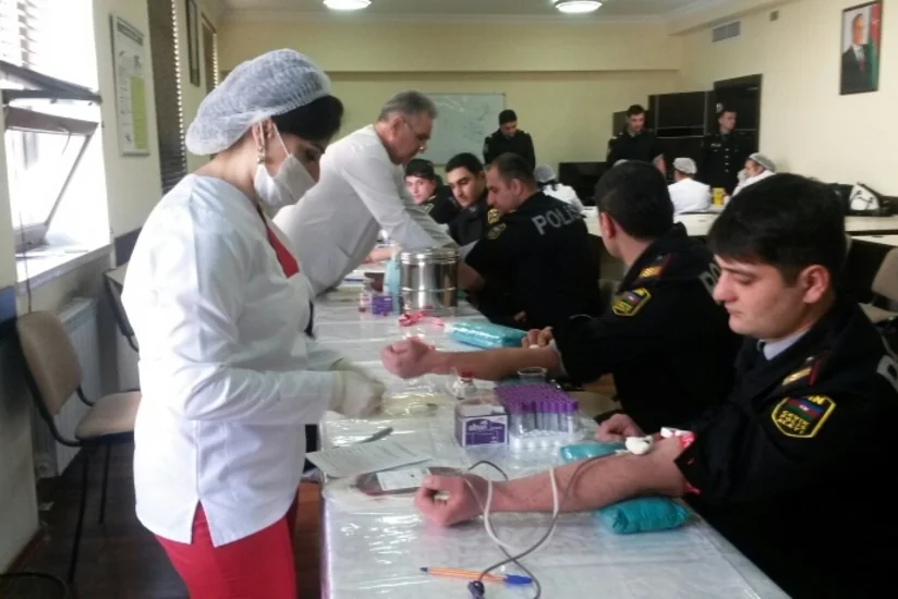 Polislər talassemiya xəstələrinə qan veriblər