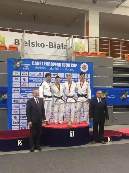Azərbaycanın yeniyetmə cüdoçuları Polşada keçirilən Avropa kubokunda medallar qazanıblar