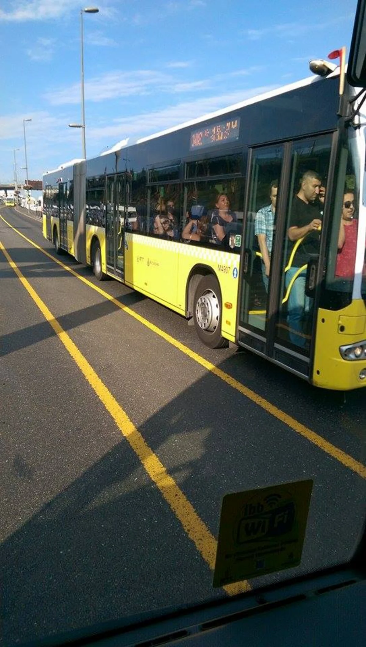 ​İstanbulda ictimai nəqliyyat ödənişsiz işləyir - FOTO