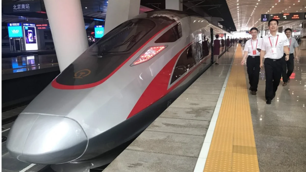 World's fastest train launched between Beijing and Shanghai