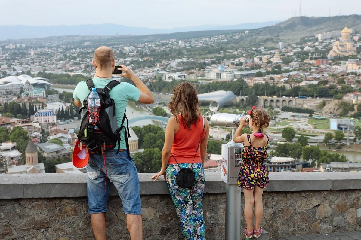 Gürcüstanın turist qəbul edəcəyi ilk ölkə açıqlandı