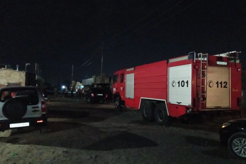 В Баку потушен пожар на рынке древесных материалов